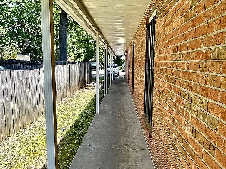 1040 N Highland Ave — Photo 2