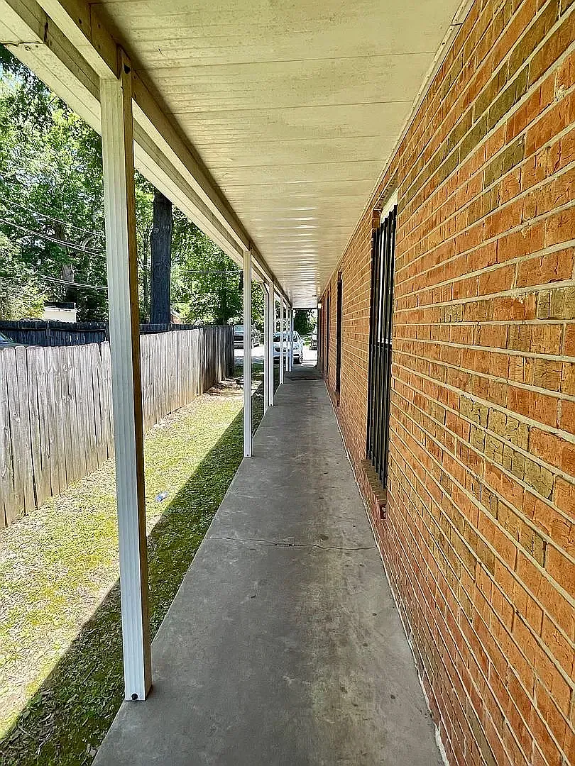 Building Photo - 1040 N Highland Ave