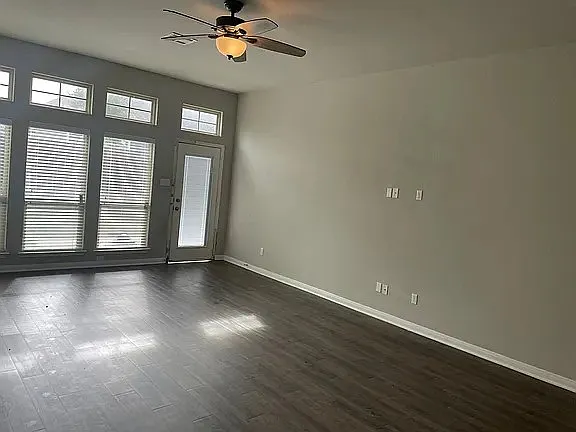 4 bed, 2197 sqft, $2,295 — Photo 3