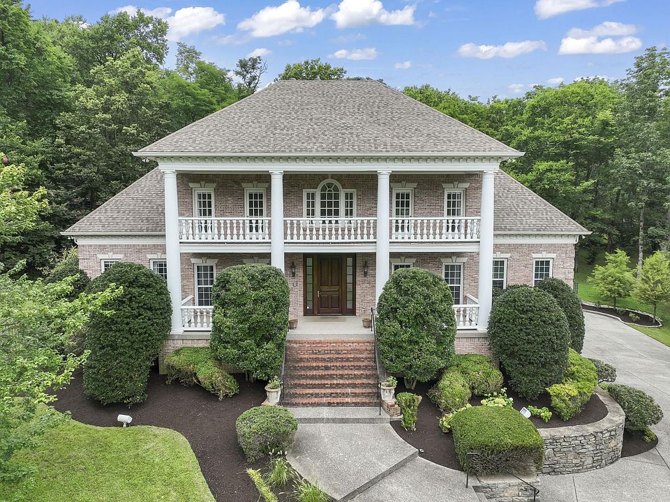 Welcome to 822 Shadowood Place, Nashville, TN 37220