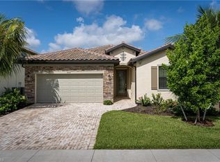 9436 Glenforest Dr, Naples, FL 34120