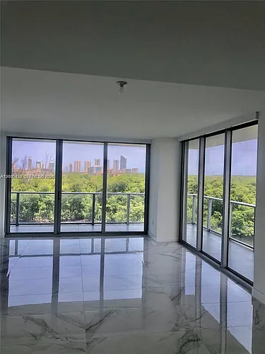 16385 Biscayne Blvd #621 Photo 1