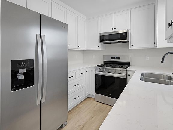 3rd image of 809 Oak Ridge Point NE