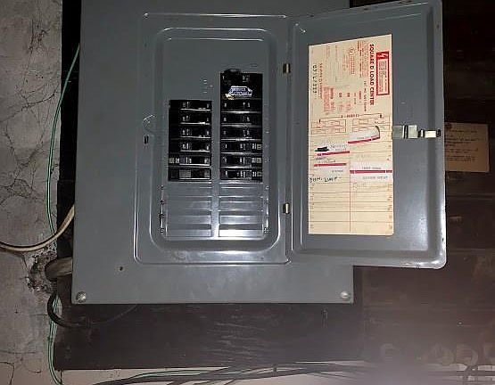 5th image of 222 Hutchinson Ave