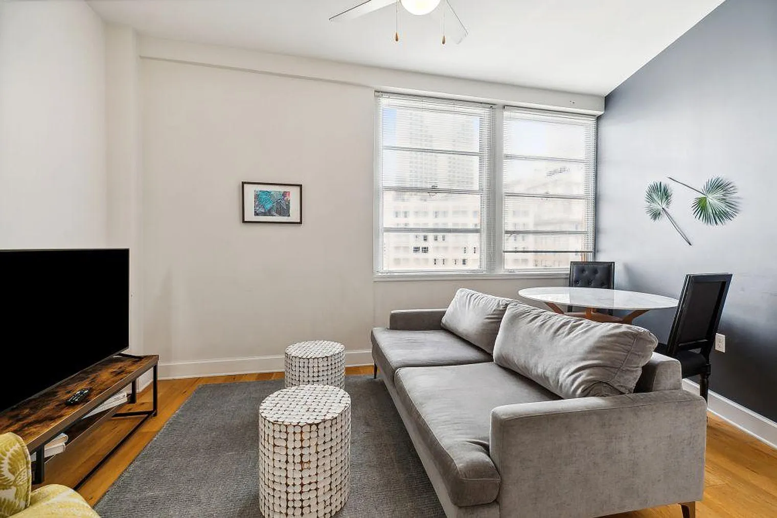 1 bed, 1.0 bath, 430 sqft, $3,156 — Photo 3