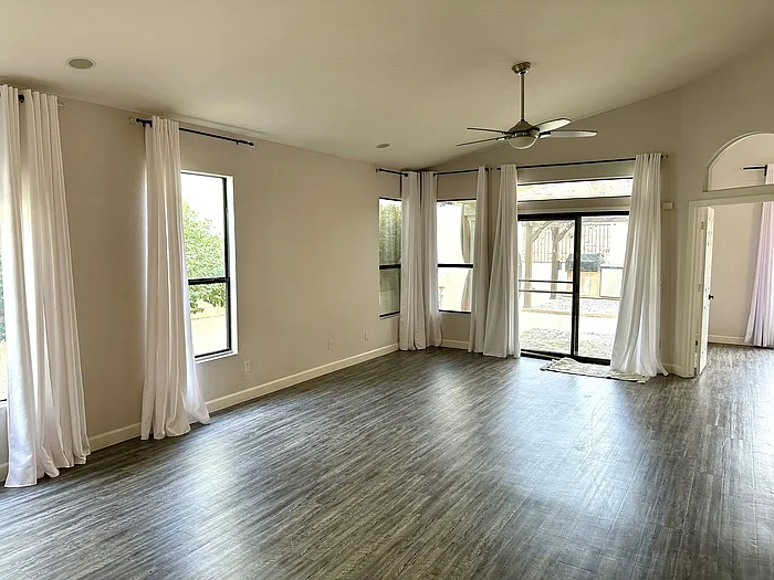 3 bed, 2.0 bath, 1907 sqft, $2,695 — Photo 3