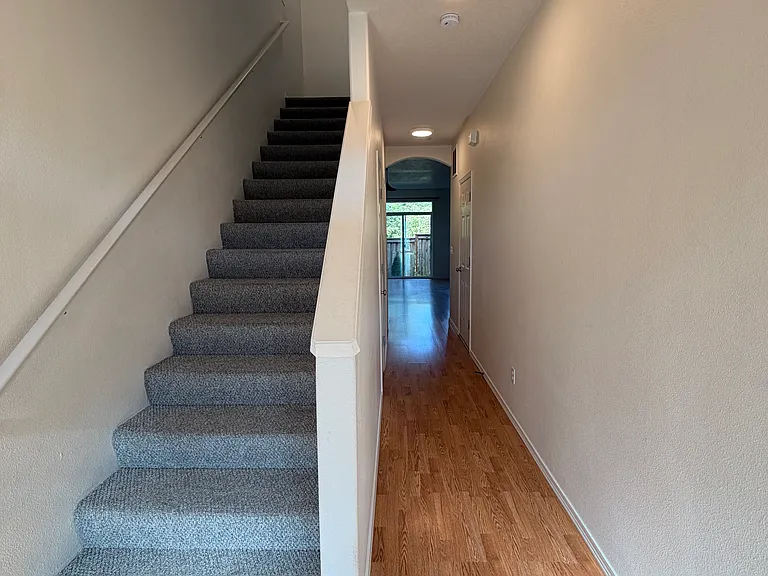 6453 SW Vinwood Ter — Photo 2
