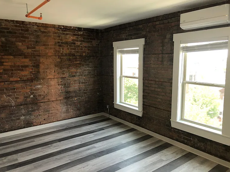 The Lindley — Photo 10