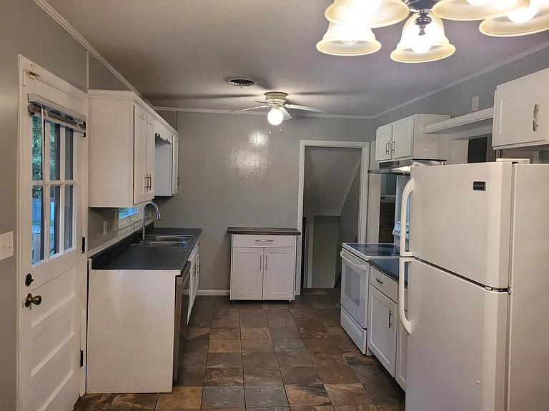 111 Mayor Ave — Photo 7