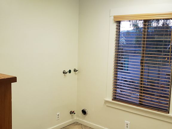 5th image of 2920 Mary St #2