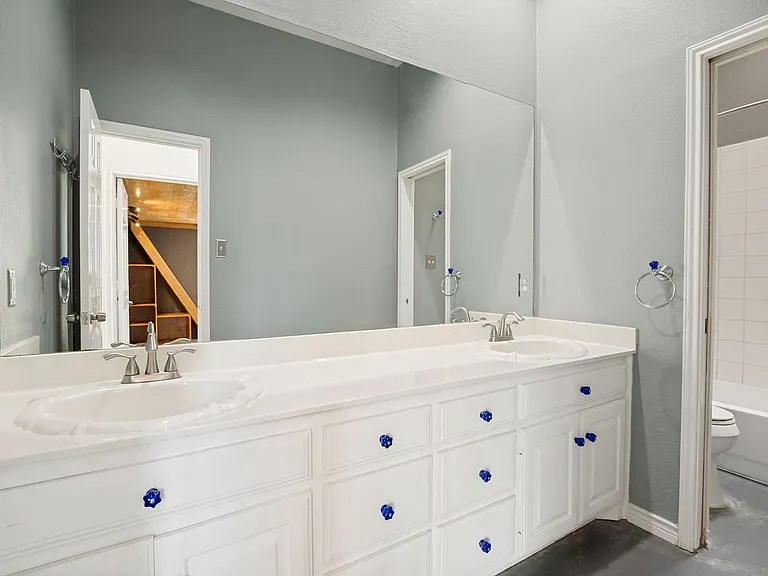 3928 Overlake Dr — Photo 9