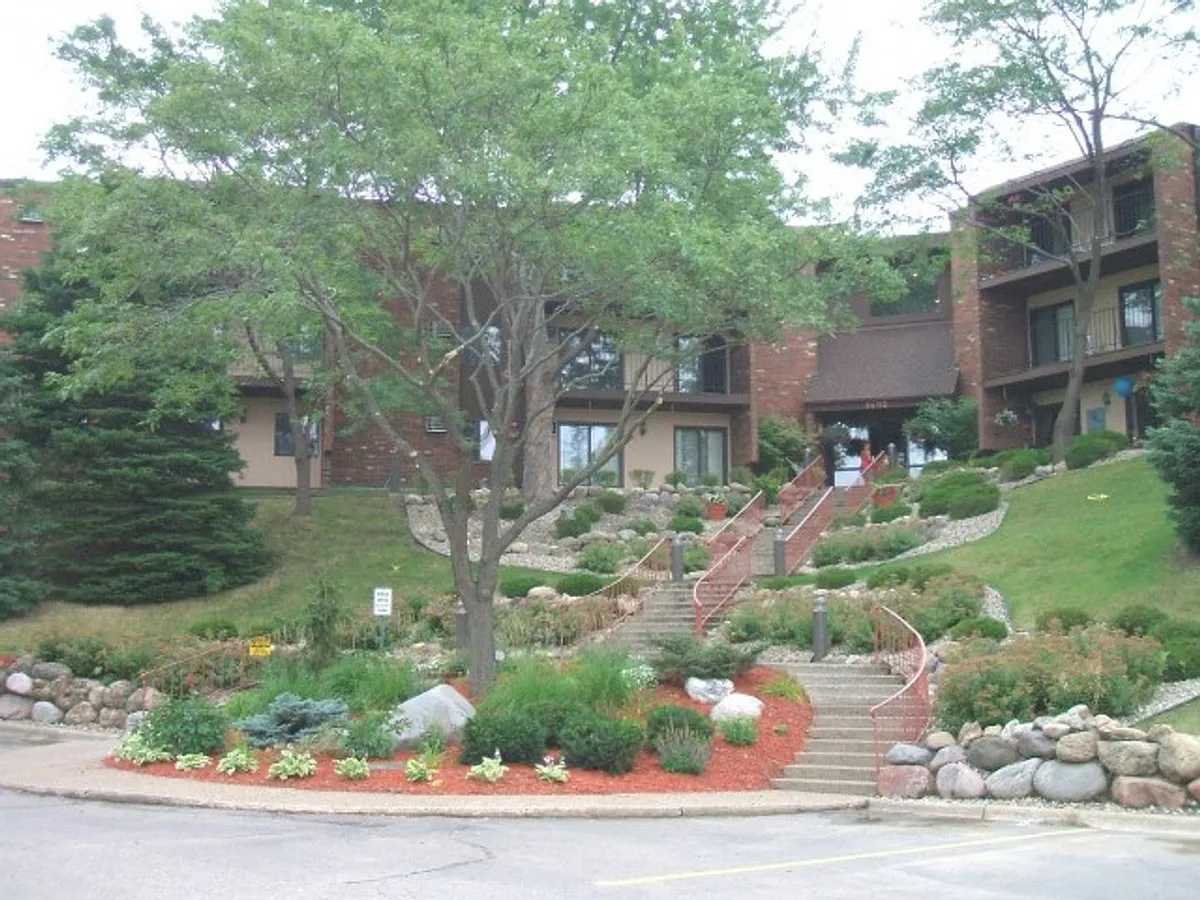 Building Photo - 1600 W 143rd St