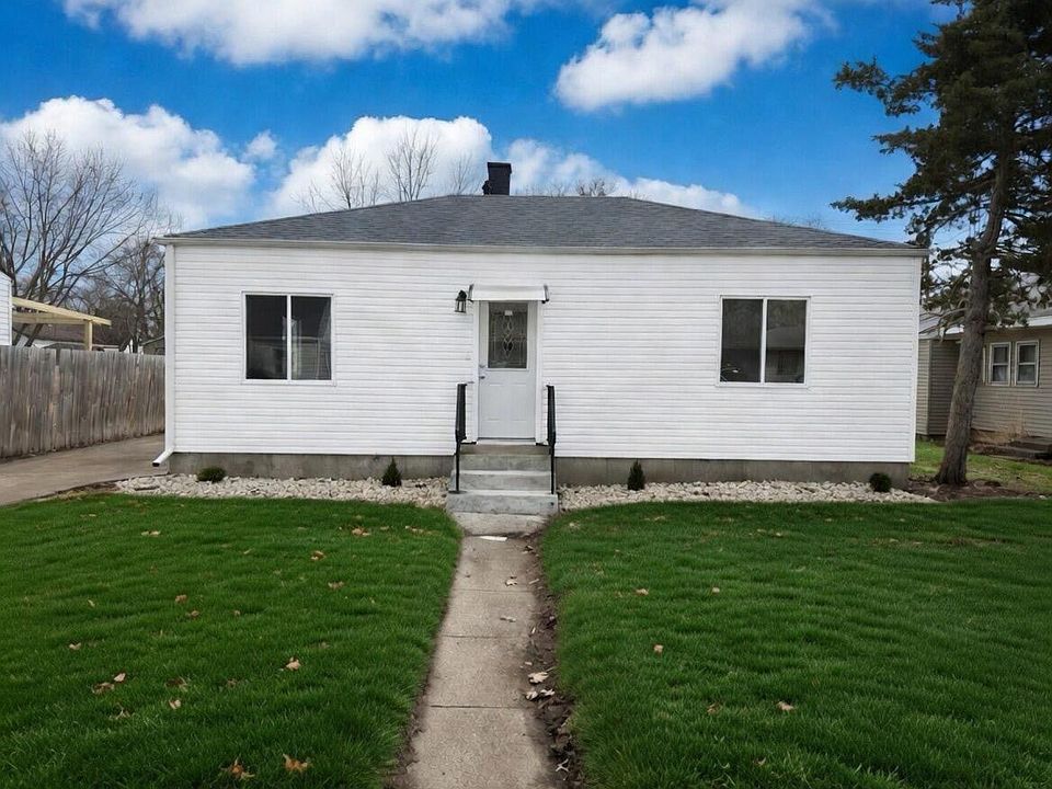 1st image of 3032 Gladstone Ave