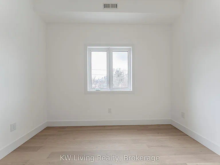 712 Eglinton Ave E — Photo 30