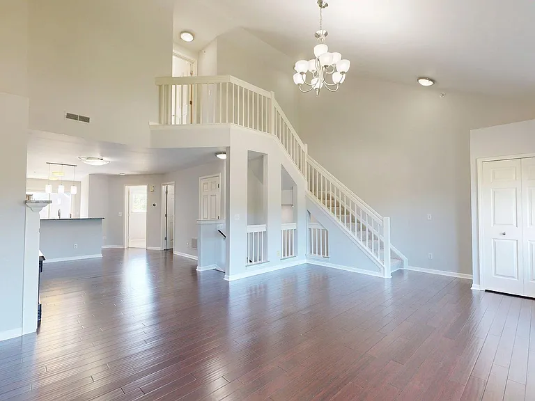 1908 Lindsay Ln — Photo 19