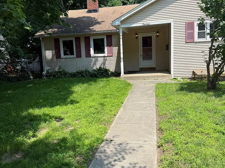 14 Thibault Pkwy — Photo 1