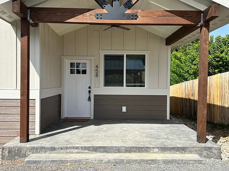 460 N James Ave — Photo 11