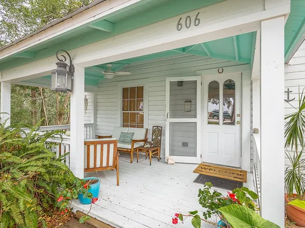 606 SE 3rd St, Carrabelle, FL 32322