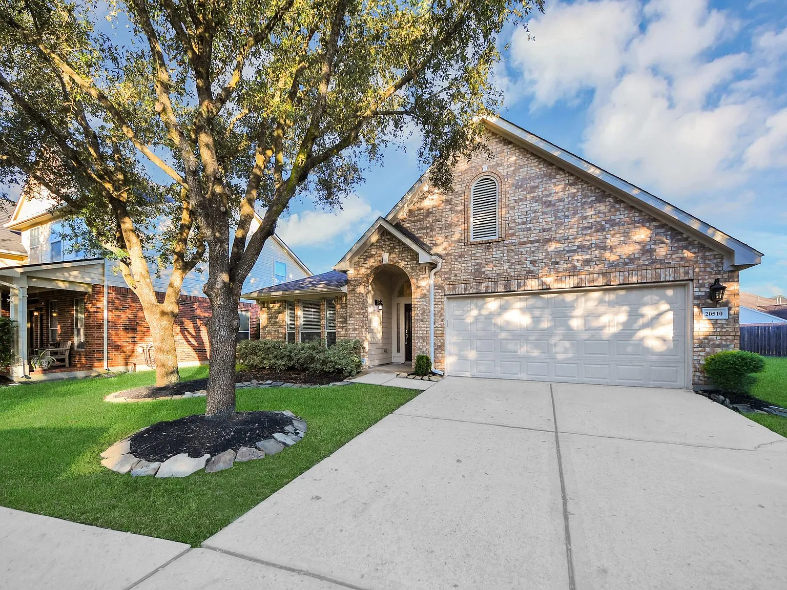 3 bed, 2.0 bath, 1950 sqft, $2,175 — Photo 3