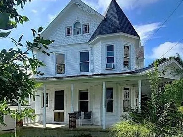 52 E Main St, Fawn Grove, PA 17321