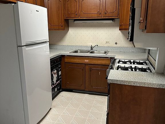 3rd image of 6800 N California Ave APT 4R
