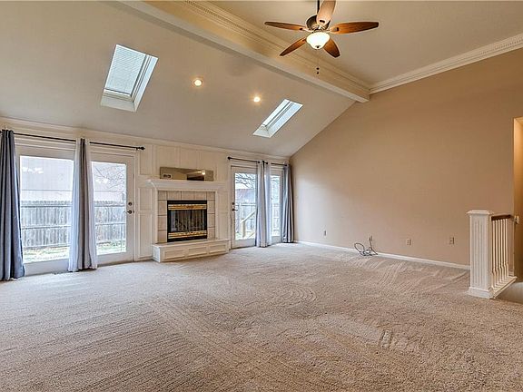 5th image of 300 SE 25th St