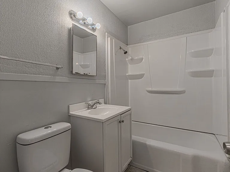 2705 NE 18th St — Photo 35