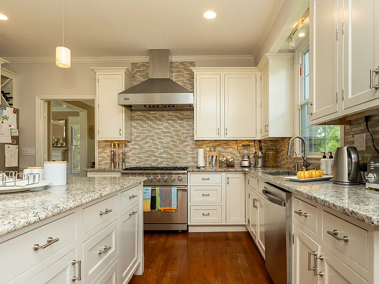 8809 Saunders Ln — Photo 24