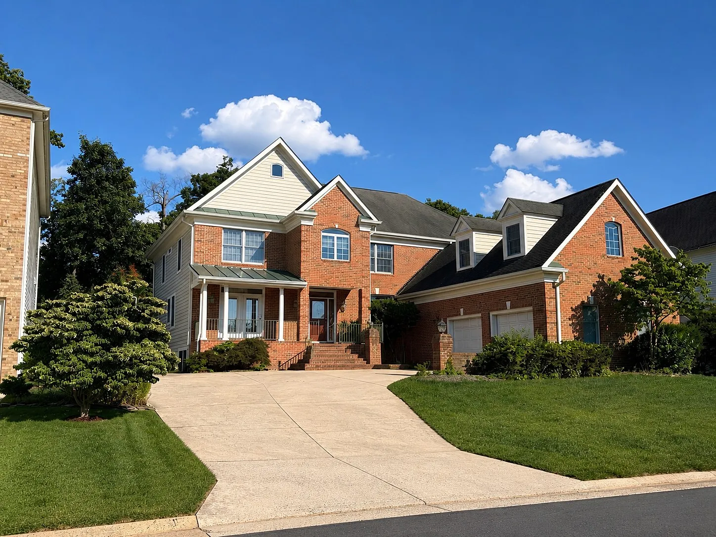 5 bed, 5.5 bath, 5990 sqft, $5,200 — Photo 1