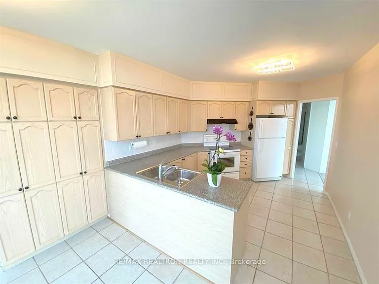 5 Emerald Ln #Penthouse 101 — Photo 9