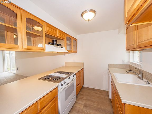 4th image of 732 SE Rene Ave