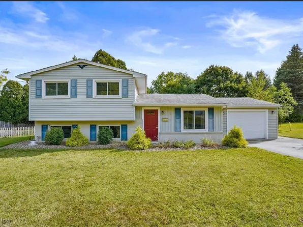 475 S Hillside Dr, Canfield, OH 44406