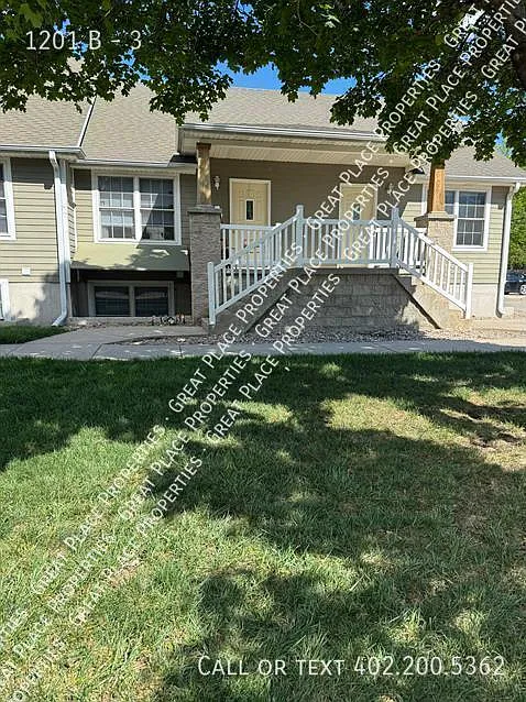 2 bed, 1.5 bath, 900 sqft, $1,199 — Photo 3
