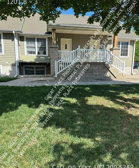 1201 Three Pines Ct #B — Photo 3