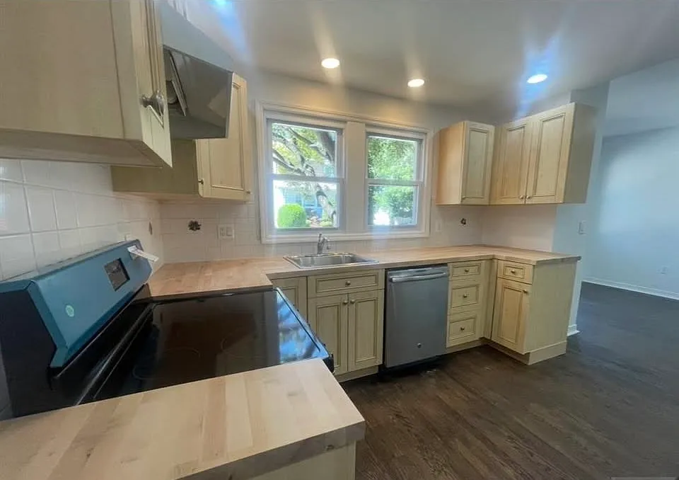 3 bed, $3,200 — Photo 4