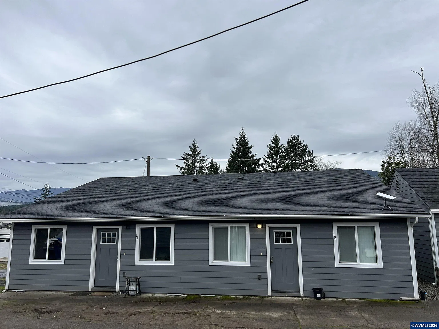 612 NE Santiam Blvd photo 1