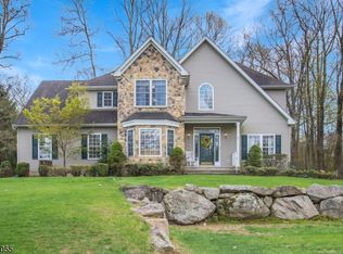 4 Mayfair Ln, Andover, NJ 07821