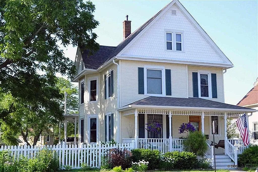 1920 Loras Blvd — Photo 1