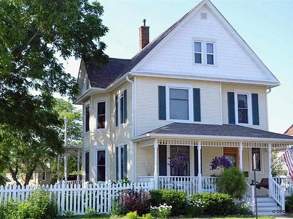 1920 Loras Blvd, Dubuque, IA 52001