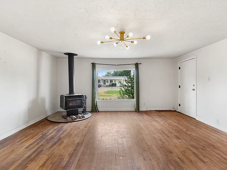 1136 S Adell Ave — Photo 9
