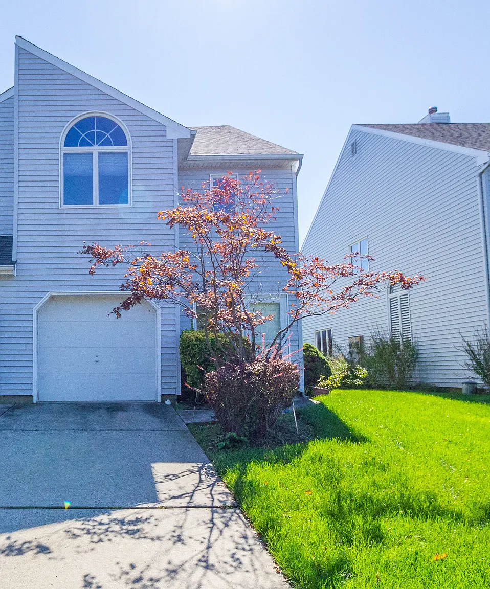 14 Shore Dr photo 1
