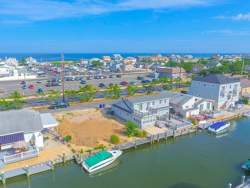 1st image of 307 S Bay Dr