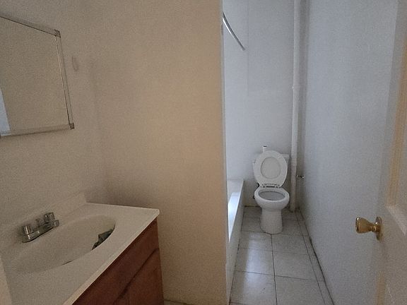 4th image of 400 E 21st St APT 1