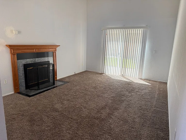 1140 Hartford Pl — Photo 5