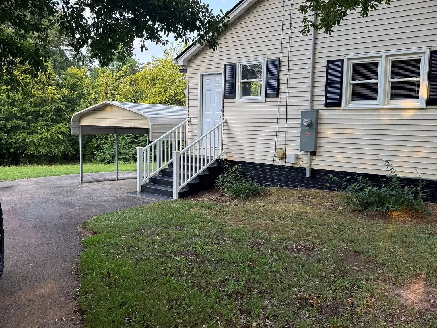 2 bed 1 bath Home for Rent — Photo 3
