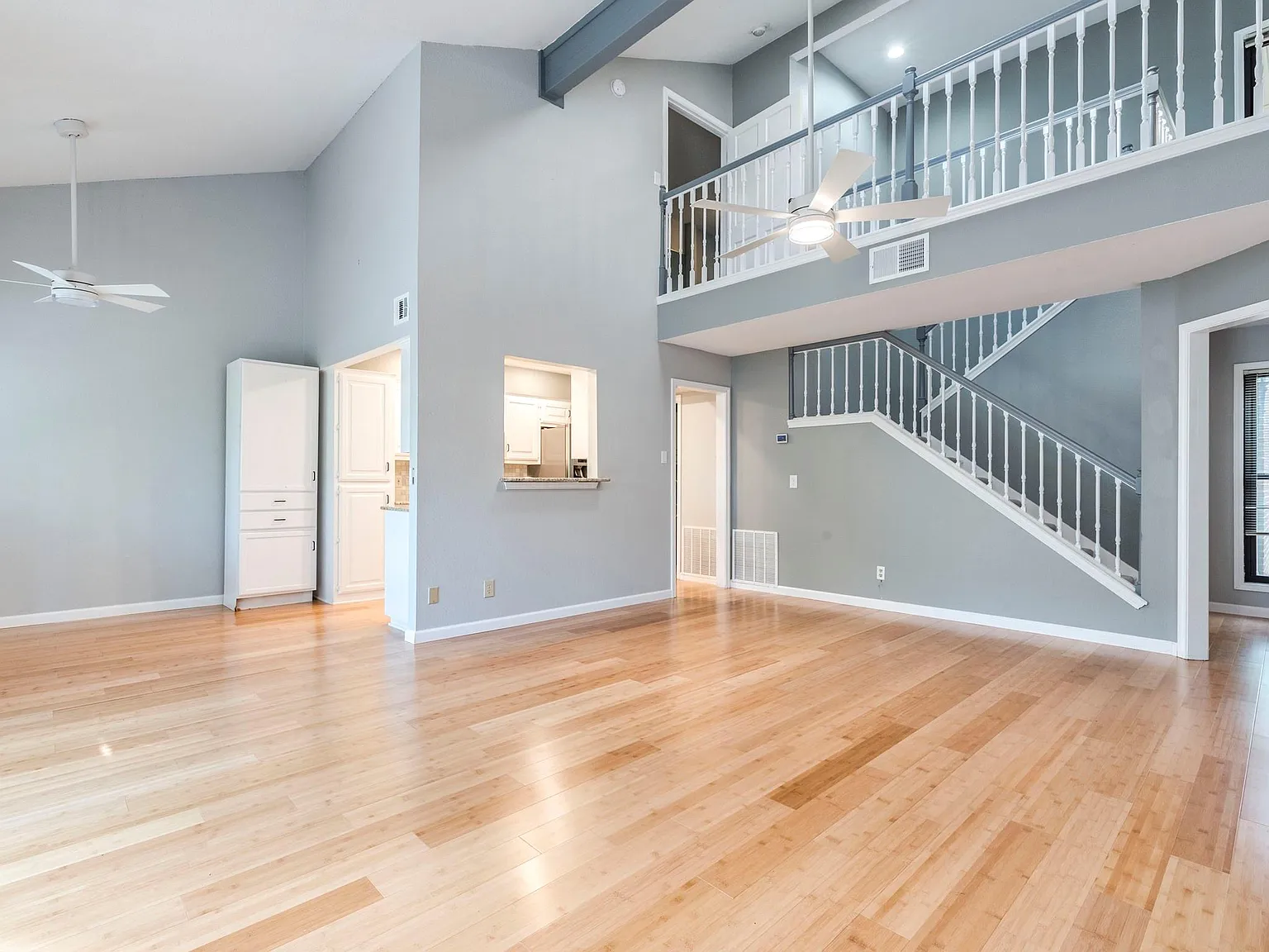 4 bed, 2.0 bath, 1913 sqft, $3,000 — Photo 1