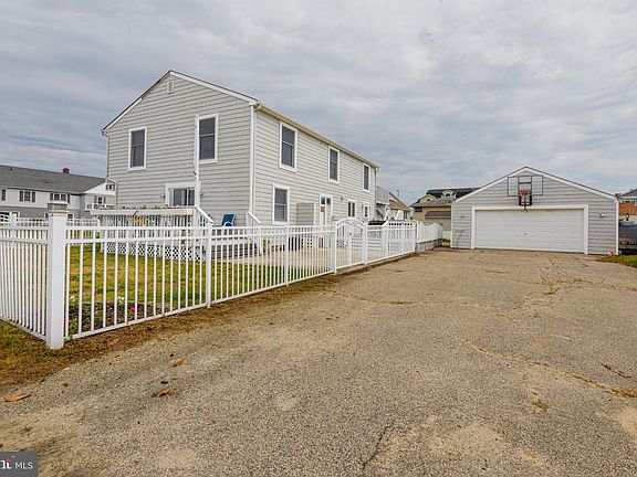 4th image of 2604 Bayshore Ave