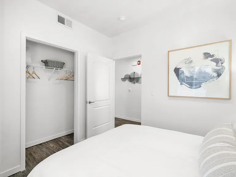 Wilshire Place — Photo 32