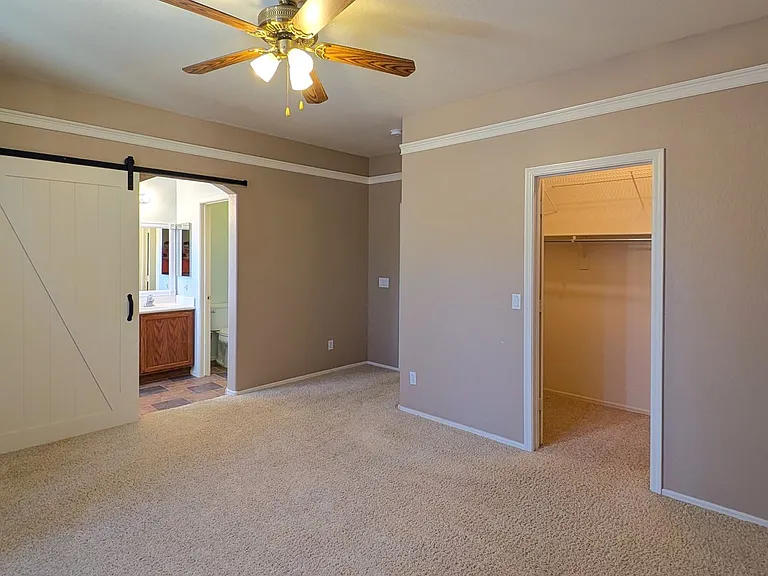 4236 E Oxford Ln — Photo 16