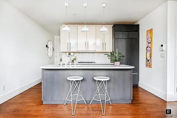 Sold by R New York | media 4